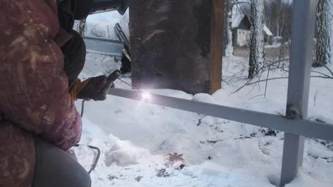 Professional worker performs welding work Foto stock