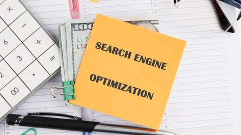 Professionals analyze search engine optimization techniques to enhance online 库存照片