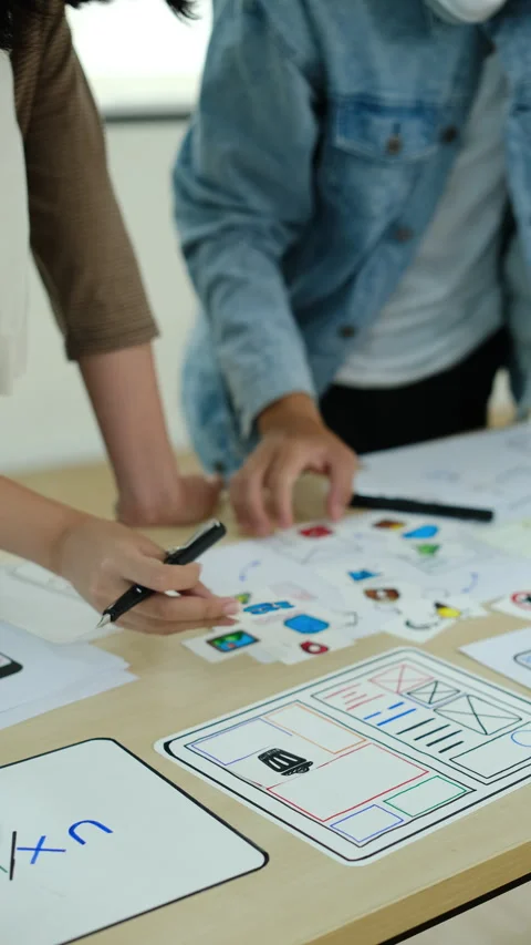 Professionals developer team are planning, creating mobile application prototype 스톡 동영상 245411209