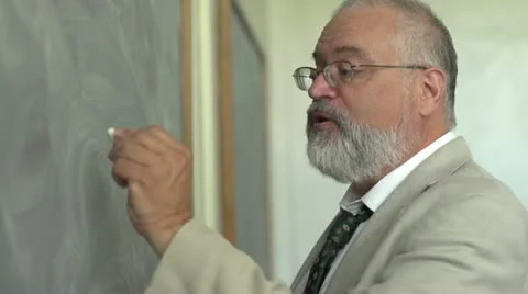 Professor at the chalkboard Vídeos de archivo 11129562