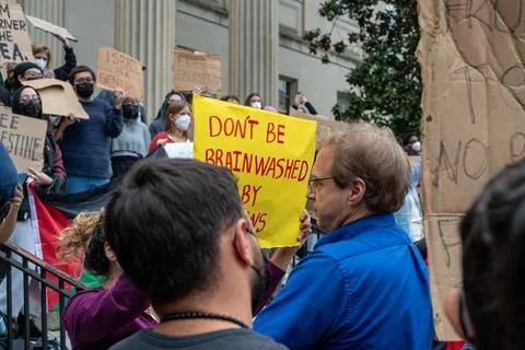 Professor Confronts Pro-Palestinian Protesters at UNC 12Oct 2023 I 스톡 사진