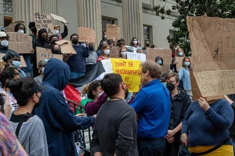 Professor Confronts Protestors at UNC Protest 12 Oct2023 H Stock-Fotos
