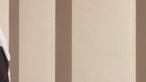 Professor talking to Qatari students. Stock Footage 90812679