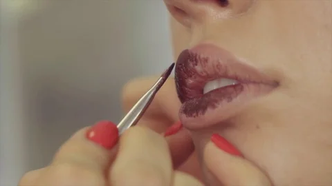 Profile of a the girl during make up Video stock 84601892