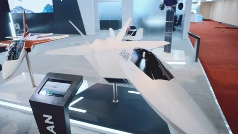 Profile view of modern war jets on display at IDEAS Expo in Karachi, Pakistan. Vidéo 295599340