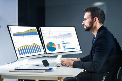 Profitable Graph On Analyst Computer Screen Foto stock