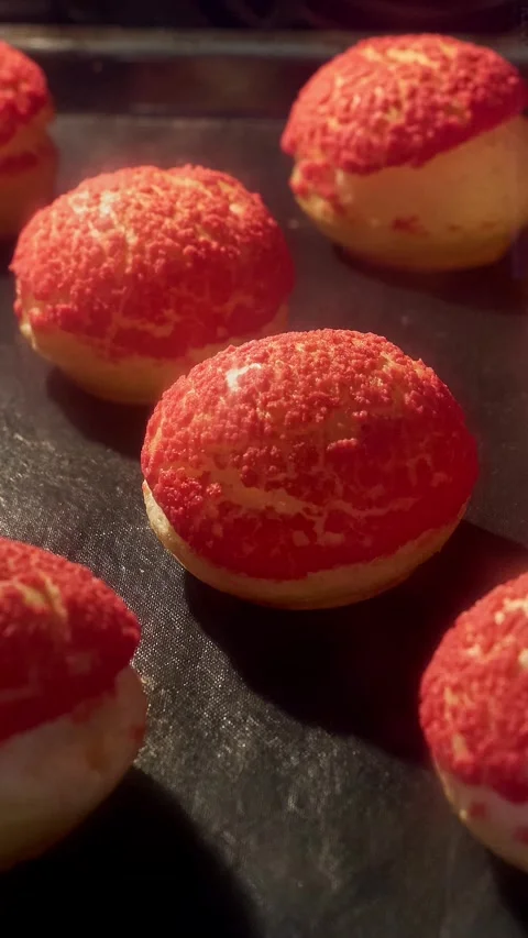 Profiteroles baking in oven. Timelapse of choux pastry production. Homemade food 库存影片 328993298