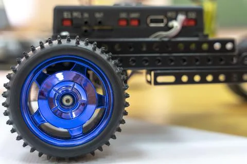Programmable children's robot car in the form of a platform on wheels Foto stock