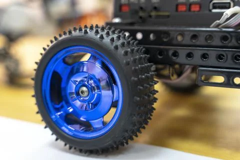 Programmable children's robot car in the form of a platform on wheels Foto stock