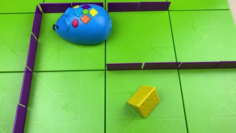 Programmable mouse toy for coding education for kids Video stock 264058813