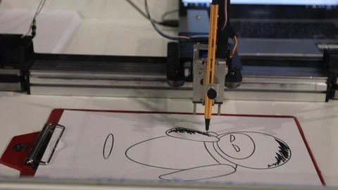 Programmed robot draws 스톡 동영상 124505876