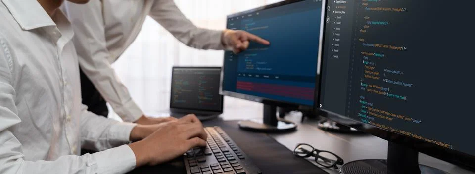 Programmer and software engineer working in tech develop company. Trailblazing Stockfoto's