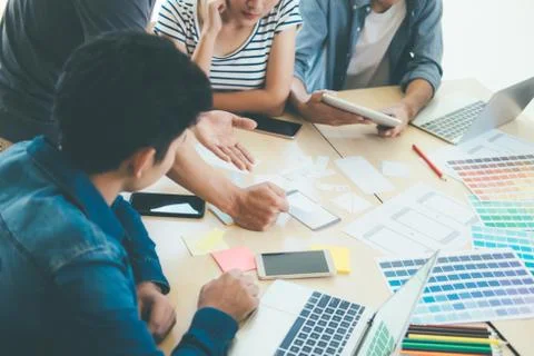 Programmer and Web designer, UX UI meeting for planing mobile application. 스톡 사진