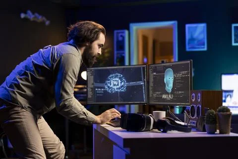 Programmer chatting with artificial intelligence wishing to befriend humanity Foto stock