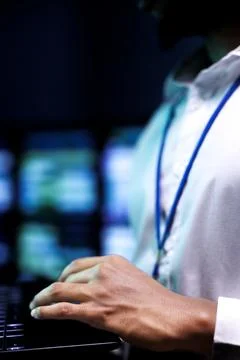 Programmer checking server diagnostics Foto stock