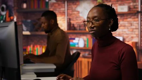 Programmer coding artificial intelligence algorithms in startup Foto stock