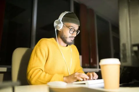 Programmer Coding at Night Stock-Fotos