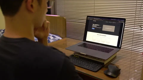 Programmer Creating Website Landing Page Using Visual Studio Code. time 스톡 동영상 164835484