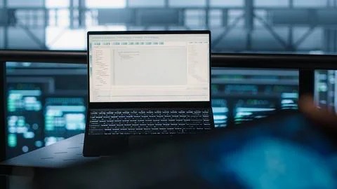 Programmer in data center using AI tech on tablet, close up Foto stock