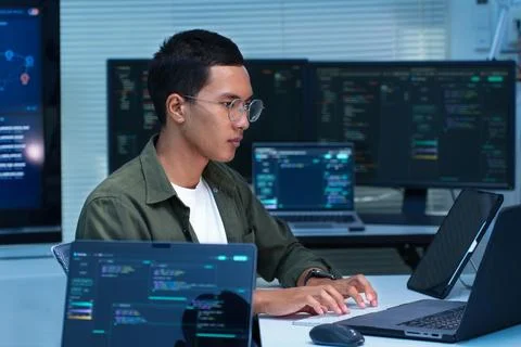 Programmer Developing Digital Software and AI Code Stockfoto's