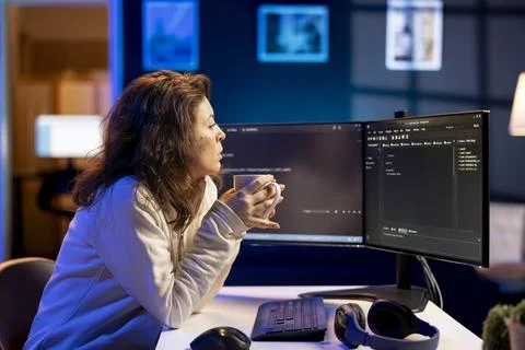 Programmer drinking cup of coffee in the morning 库存照片