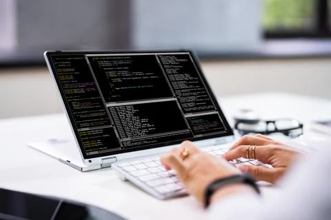 Programmer Or Coder At Office Desk Foto stock