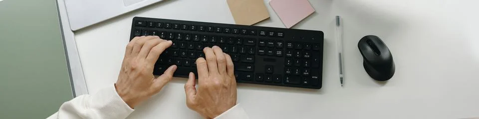 Programmer Typing On Computer Keyboard 스톡 사진