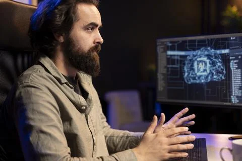 Programmer using computer for artificial intelligence computing Stockfoto's