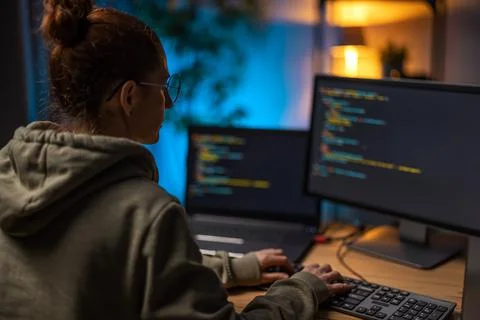 Programmer using computers for work Stock-Fotos
