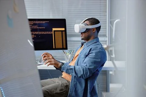 Programmer in VR Goggles during App Testing Session Stock-Fotos