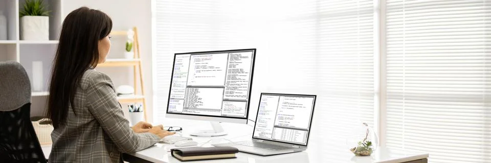 Programmer Woman Coding On Computer Foto stock