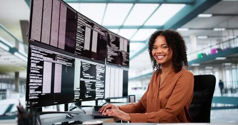Programmer Woman Coding On Multiple Screens Stock-Fotos