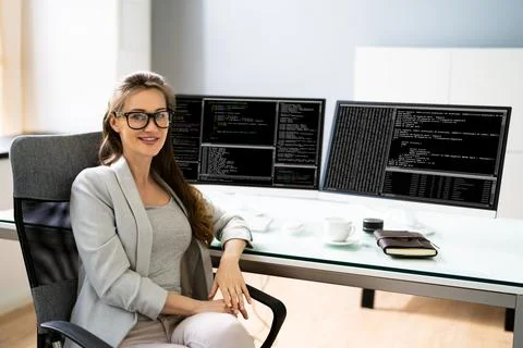 Programmer Woman Coding Stock-Fotos