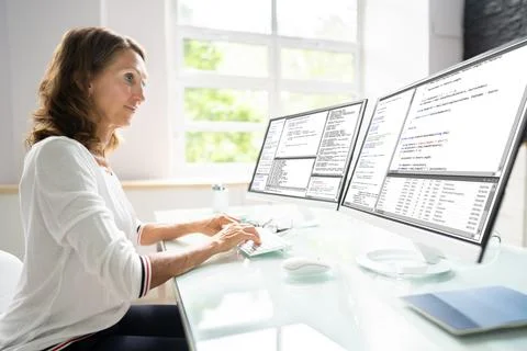 Programmer Woman Coding Stock-Fotos