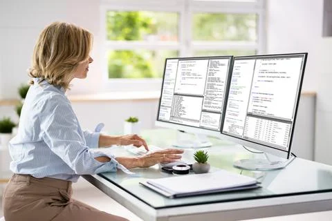 Programmer Woman Coding Foto stock