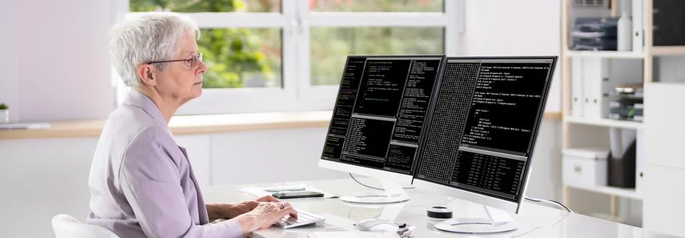 Programmer Woman Coding Stock-Fotos