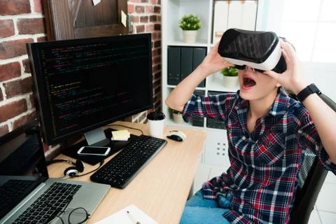 Programmer woman using virtual reality goggles Stock-Fotos