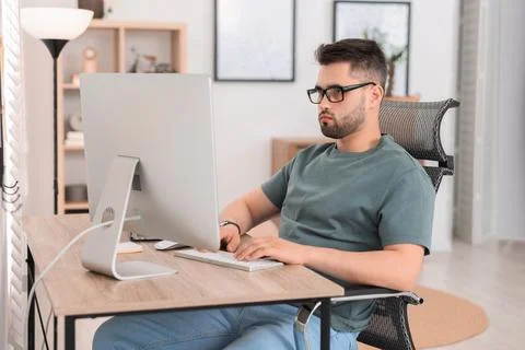 Programmer working with computer at desk in office Foto stock