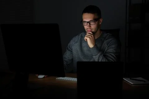 Programmer working on computer indoors at night Foto stock