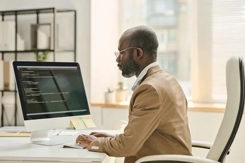 Programmer working on computer at office Foto stock