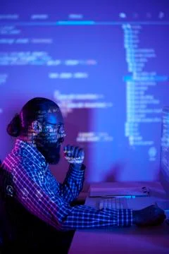 Programmer working with new software Stockfoto's