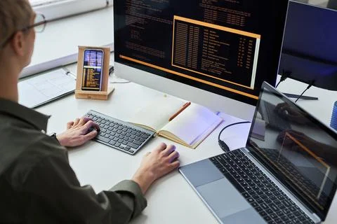 Programmer writing security codes on computer Stock-Fotos