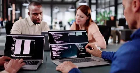 Programmers Collaborate In A Modern Office Stock-Fotos