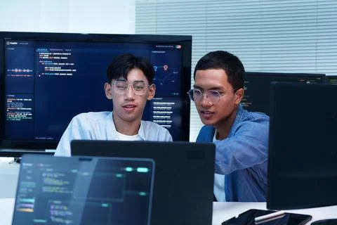 Programmers Collaborating on AI Software Development Foto stock