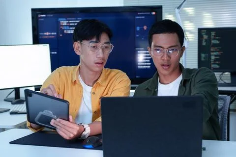 Programmers Collaborating on Digital Software Development 库存照片