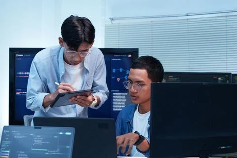 Programmers Collaborating on Software Development and AI Technology Foto stock