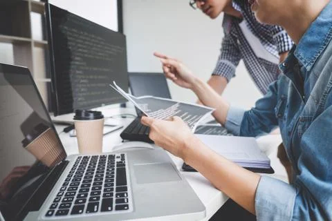 Programmers cooperating at Developing programming and website working in a so 库存照片