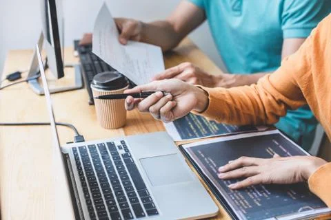 Programmers cooperating at Developing programming and website working in a so Stock-Fotos