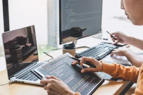 Programmers cooperating at Developing programming and website working in a so Stock-Fotos