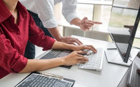 Programmers cooperating at Developing programming and website working in a so Stock-Fotos